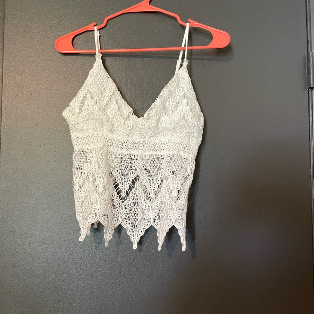 White lace cropped tank